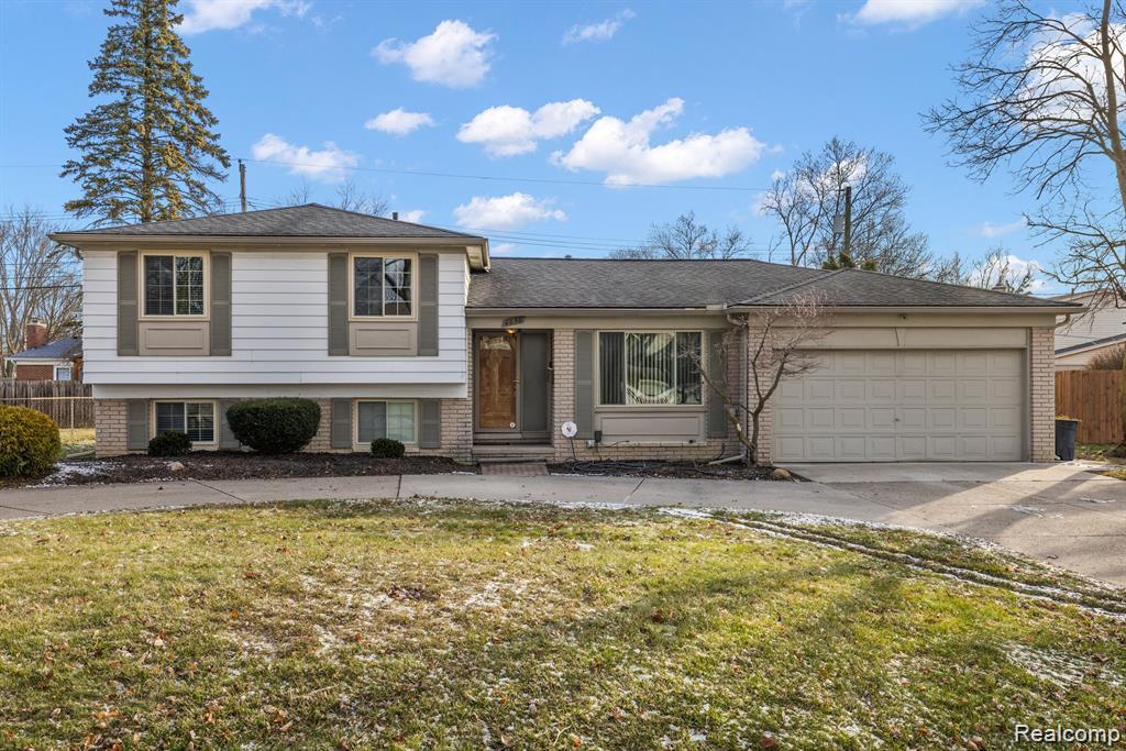 4058 Colonial Boulevard, Troy, MI 48085 — front exterior