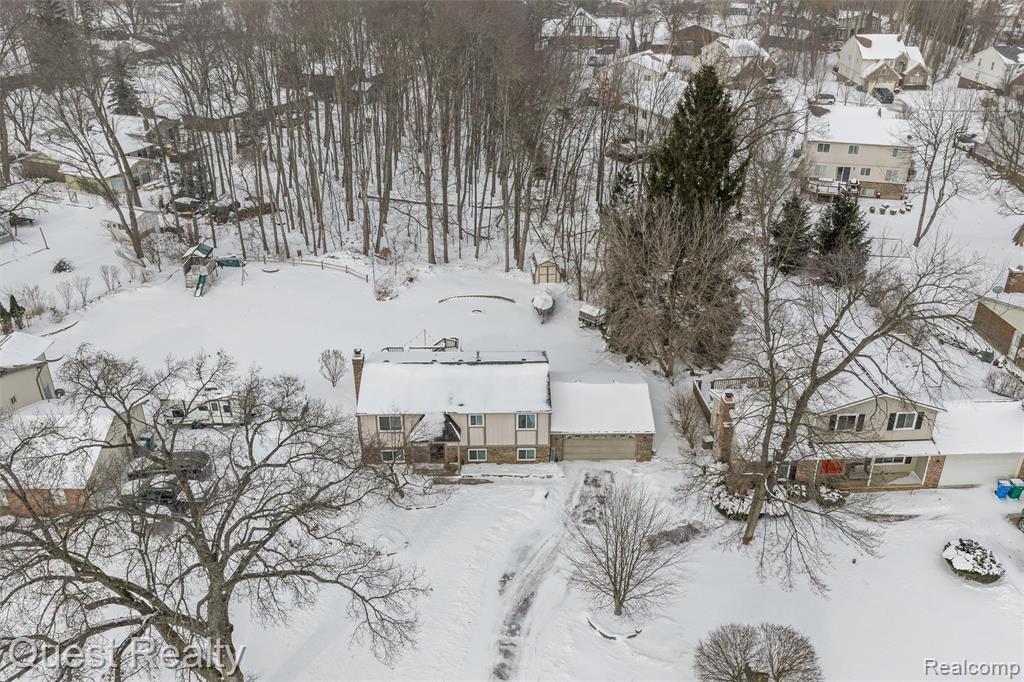 9580 Chaumont Drive, Commerce Twp, MI 48382 — Photo 3