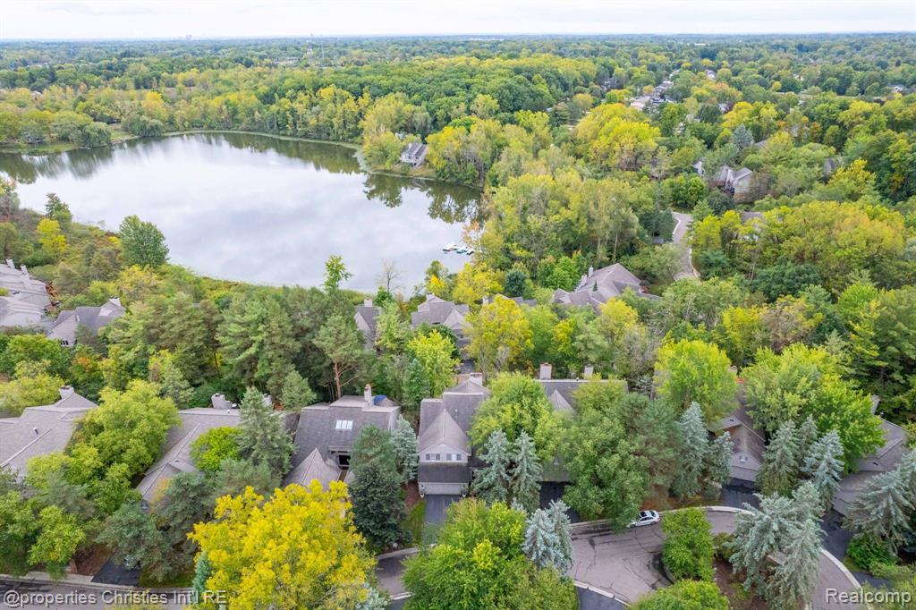 4845 CLIFFSIDE Drive, West Bloomfield, MI 48323 — Photo 57
