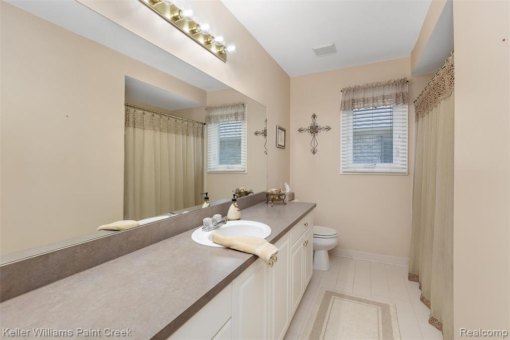 49240 Shenandoah Drive, Macomb, MI 48044 — Photo 11