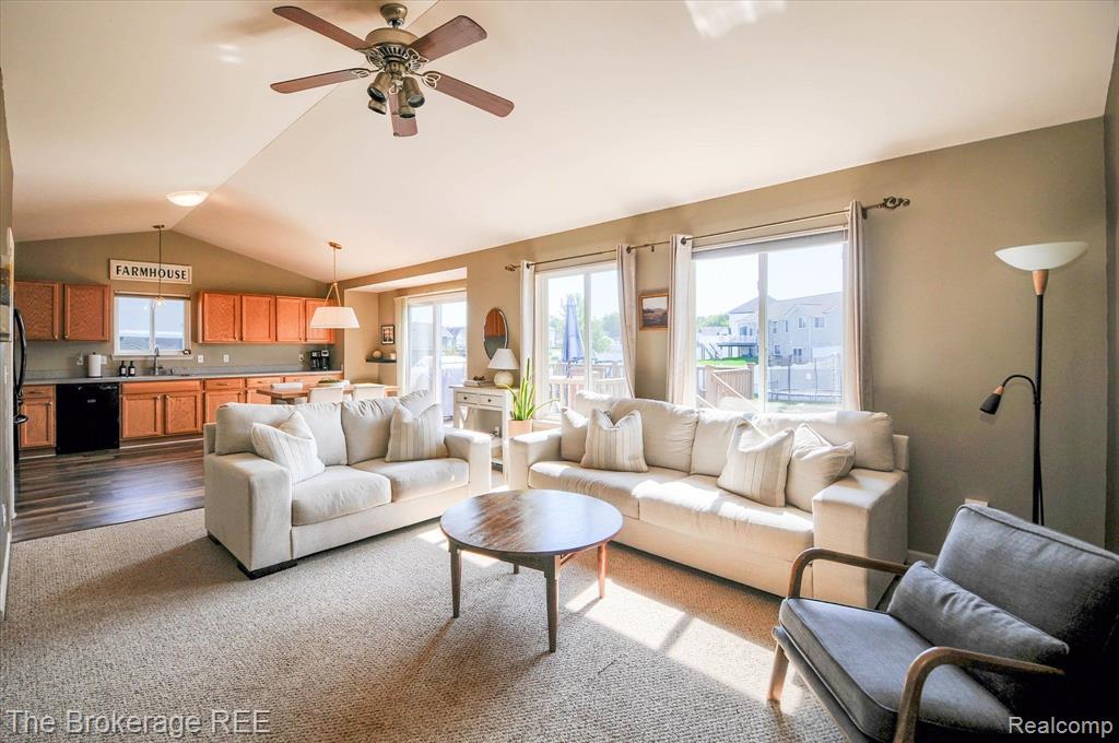 8089 PENINSULA Circle, Grand Blanc, MI 48439 — Photo 12