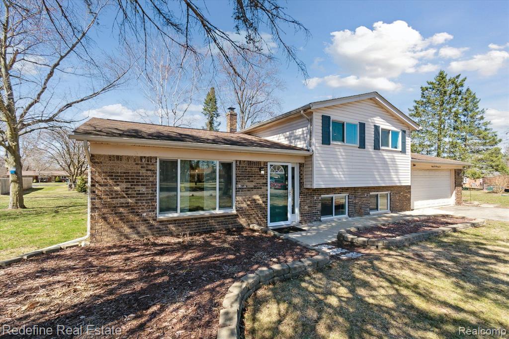 8272 W Huron Court, White Lake, MI — Photo 3