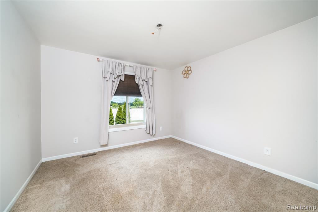 42105 Dorchester Court, Clinton Twp, MI 48038 — Photo 15
