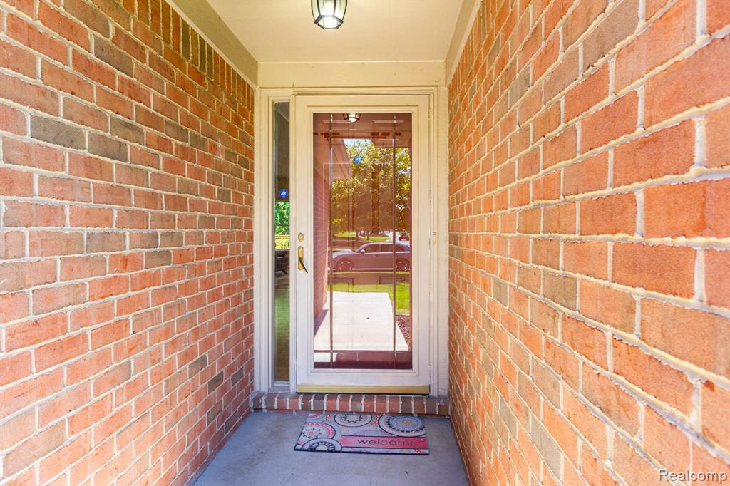 487 N Oak Drive, Commerce Twp, MI 48390 — Photo 5