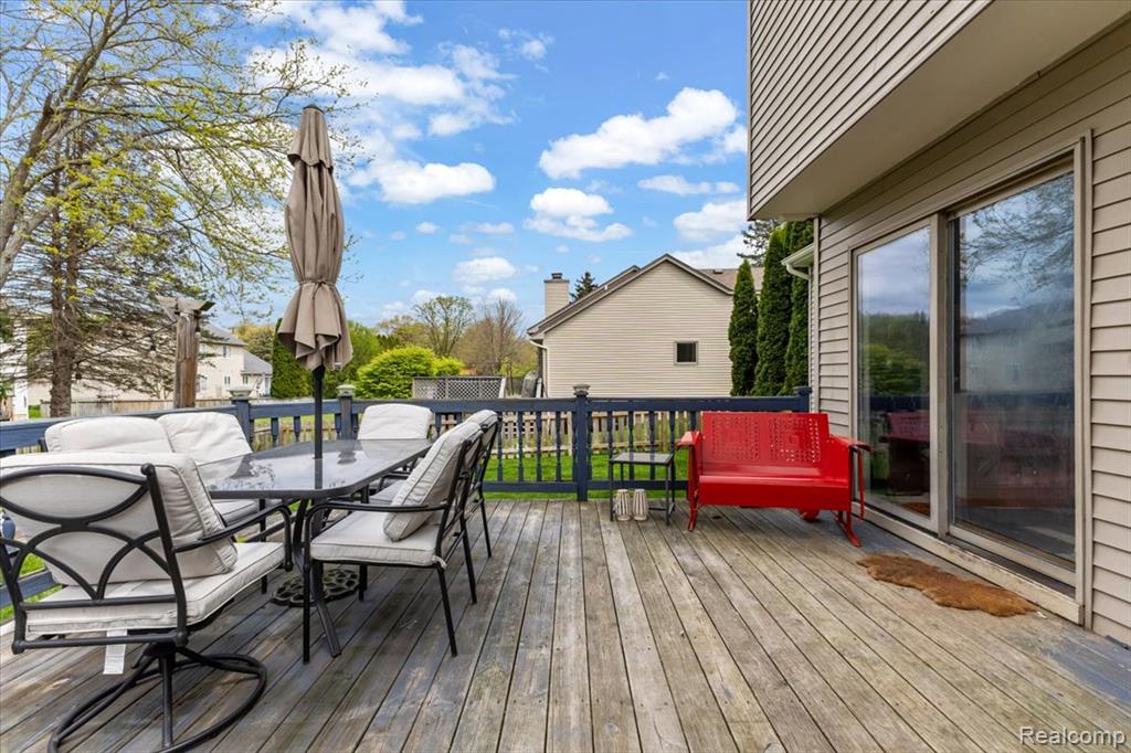 7694 Woodside Place, Waterford, MI 48327 — Photo 32