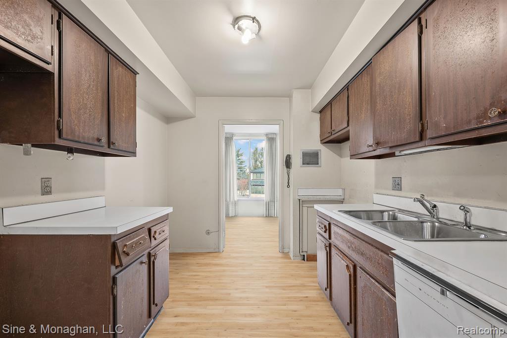 600 W BROWN Street, 102, Birmingham, MI 48009 — Photo 19