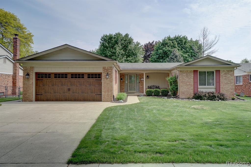 5760 LARKINS Drive, Troy, MI 48085 — Photo 29