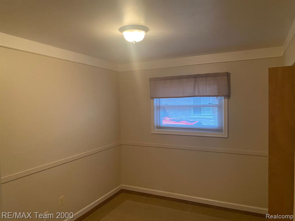 4981 PARDEE Avenue, Dearborn Heights, MI 48125 — Photo 10