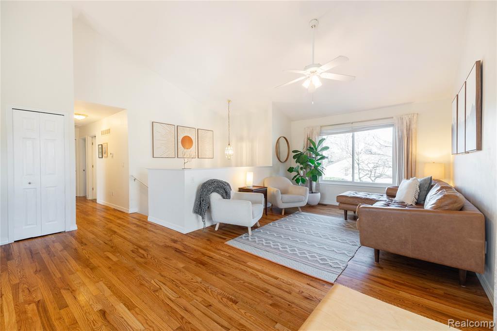 907 Huntclub Boulevard, Auburn Hills, MI 48326 — Photo 4