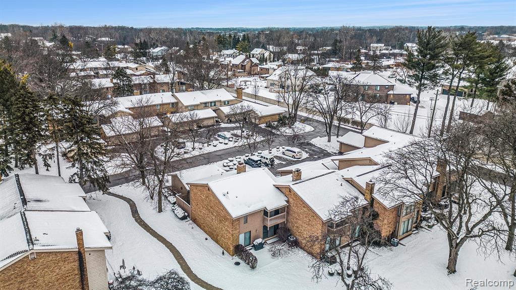 7411 Pebble Point, West Bloomfield, MI — Photo 32