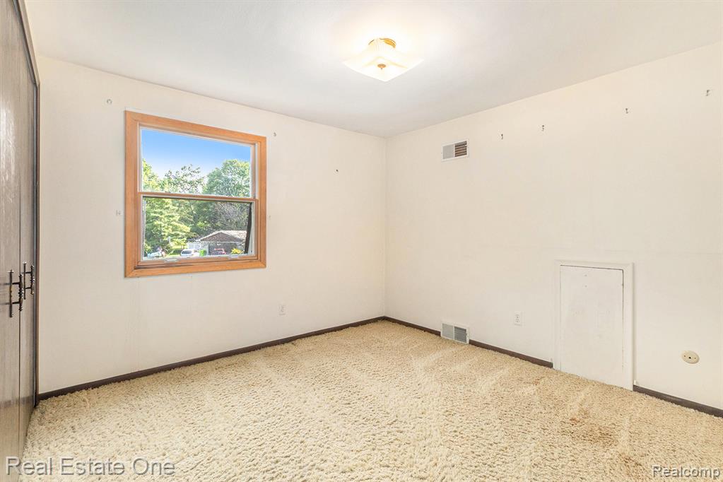 4255 Petrel Court, Highland, MI — Photo 23