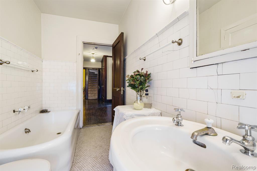 1135 Chicago Boulevard, Detroit, MI 48202 — Photo 36