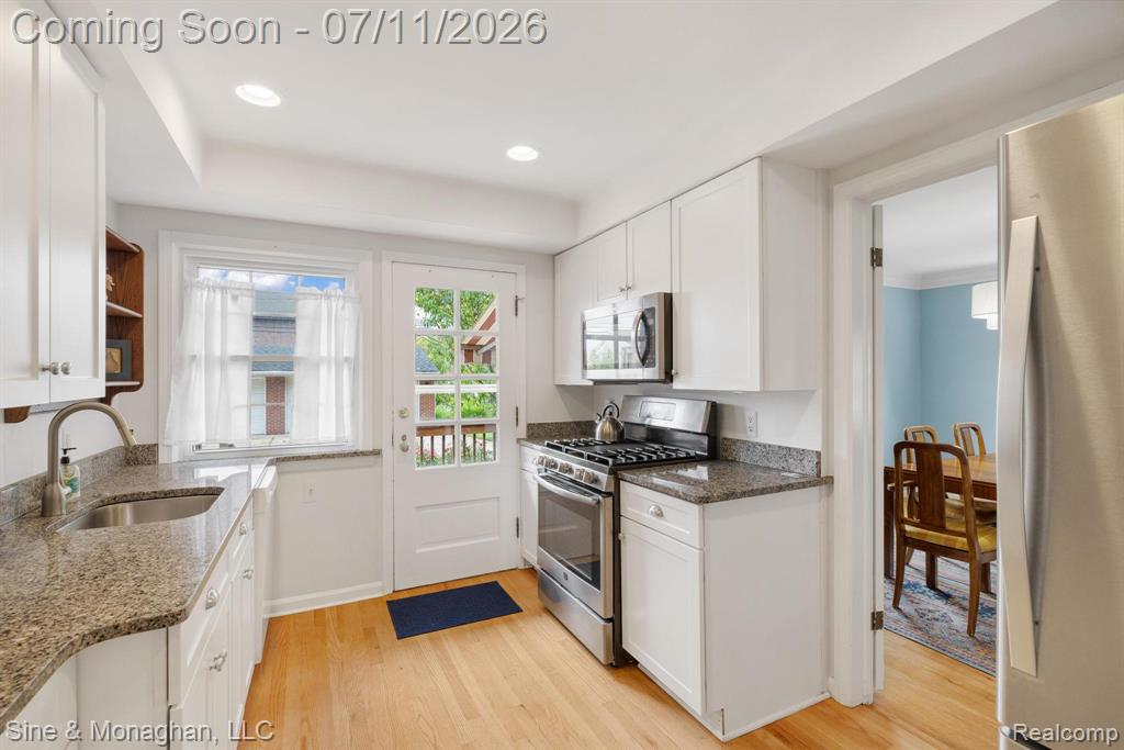 679 NEFF Road, Grosse Pointe, MI 48230 — Photo 14