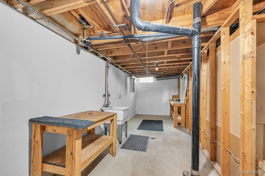 1963 WICKHAM Street, Royal Oak, MI 48073 — Photo 16