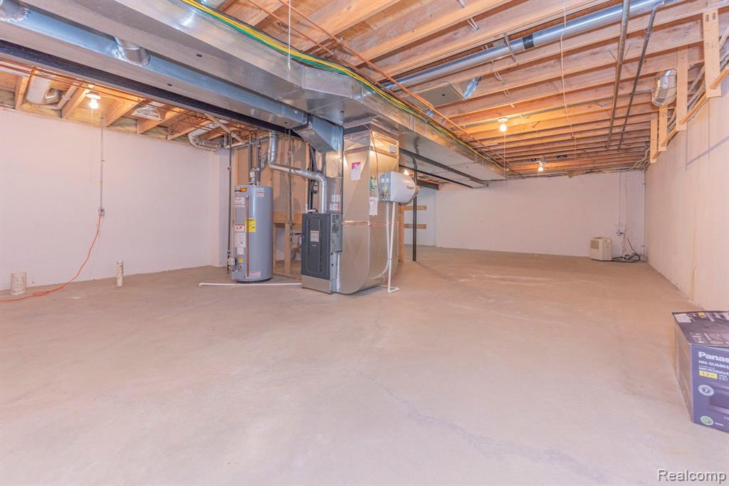 7246 Gateway Drive, West Bloomfield, MI — Photo 55