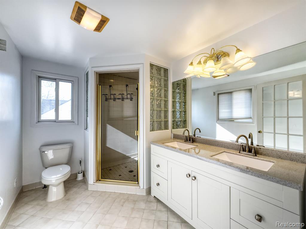 806 N ALTADENA Avenue, Royal Oak, MI 48067 — Photo 12