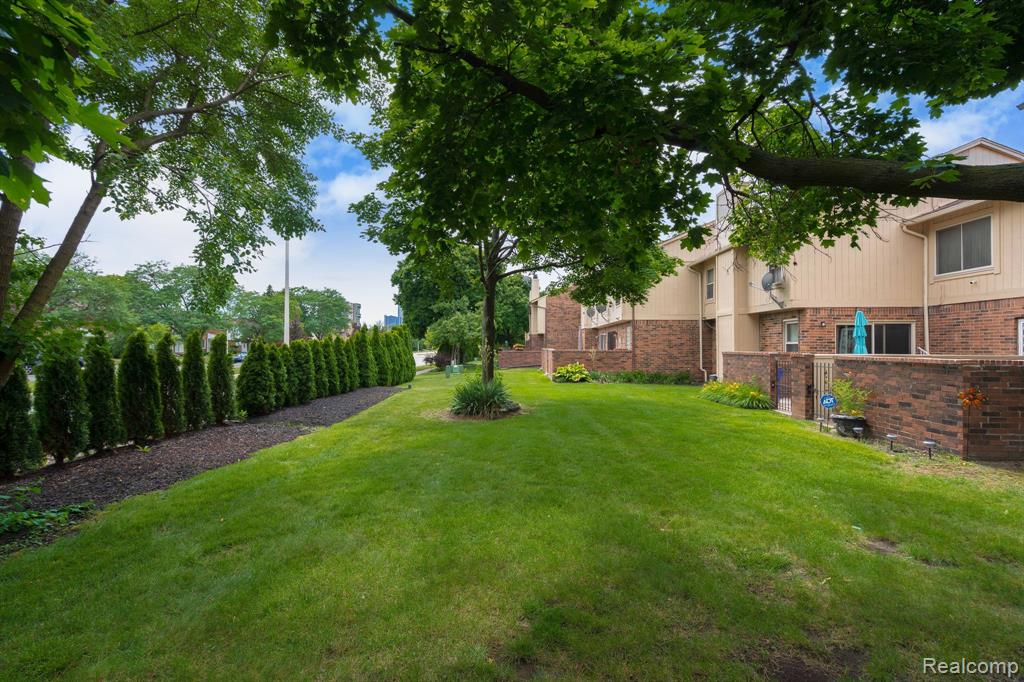 3104 Woods Circle, Detroit, MI 48207 — Photo 5