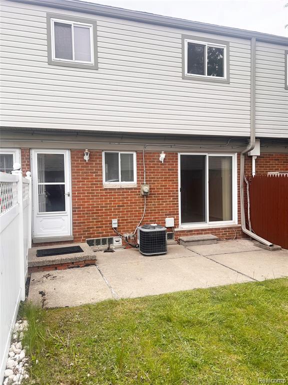 25647 Salem, 102, Roseville, MI 48066 — Photo 16