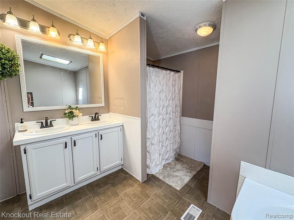 7760 Bell Road, Birch Run, MI 48415 — Photo 33