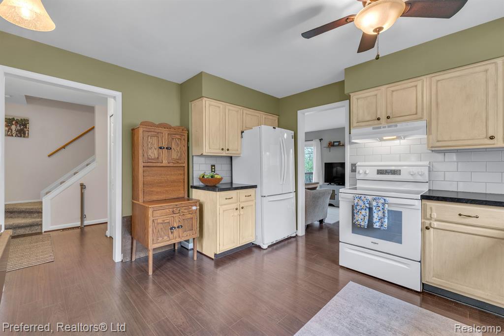 5722 King James Ln., Waterford, MI 48327 — Photo 14