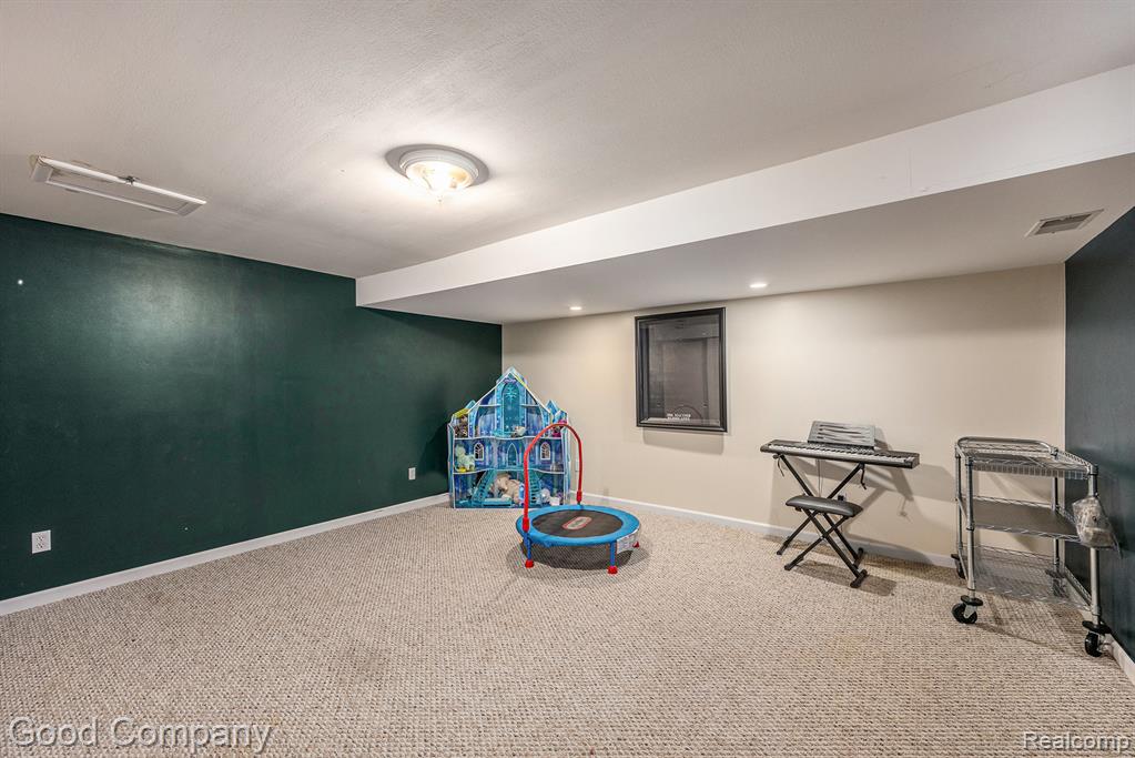 52117 Pebble Creek Drive, New Baltimore, MI 48047 — Photo 30