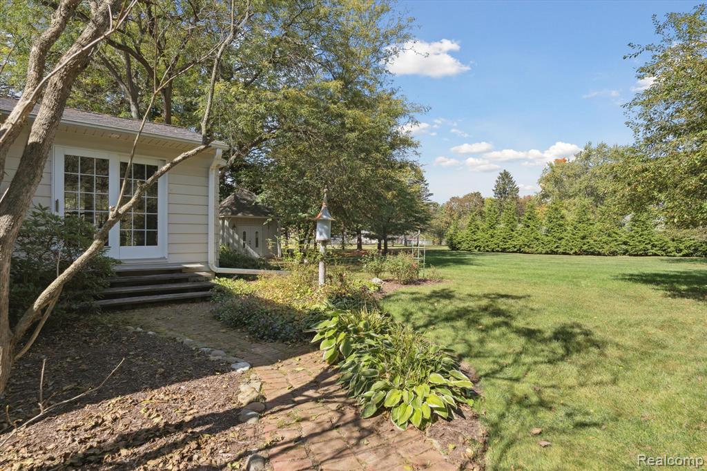 915 E River Road, Flushing, MI 48433 — Photo 39