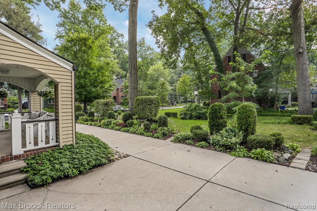 454 W Oakridge Street, Ferndale, MI 48220 — Photo 45