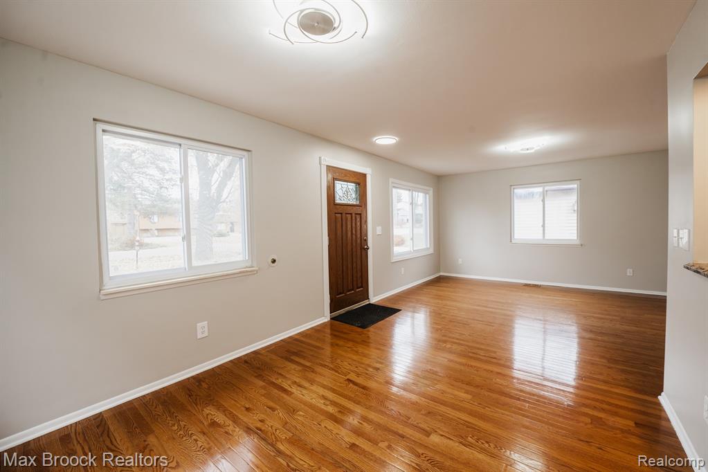 5528 SUNNYCREST Drive, West Bloomfield, MI 48323 — Photo 6