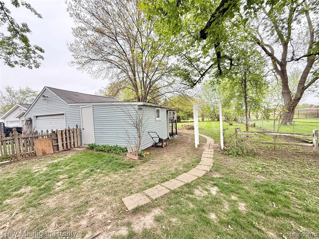 3433 Camden Avenue, Burton, MI 48529 — Photo 23