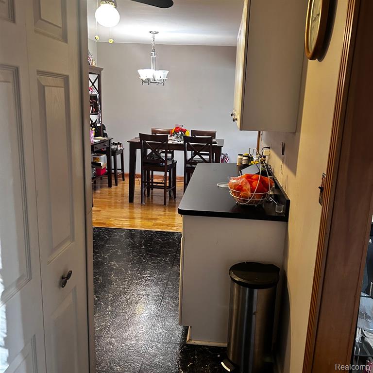 8514 HAMPSHIRE Drive, Sterling Heights, MI 48313 — Photo 20