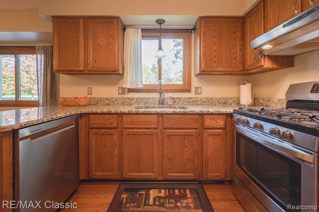 25884 BUCKMINSTER Drive, Novi, MI — Photo 6