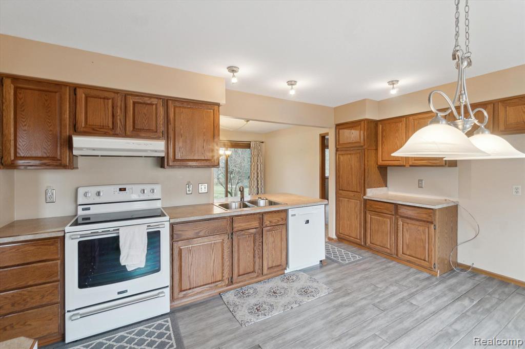 9400 ENGLISHMAN Drive, Fenton, MI 48430 — Photo 8