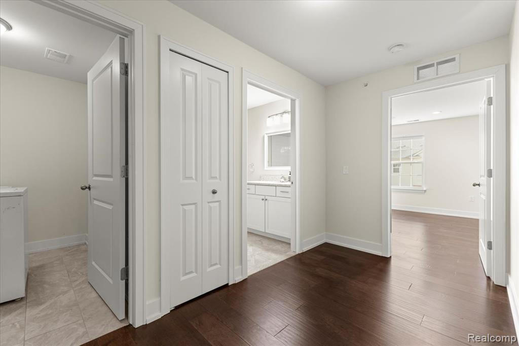 5656 Flagstaff Pines Drive, 406, Shelby Twp, MI 48317 — Photo 18