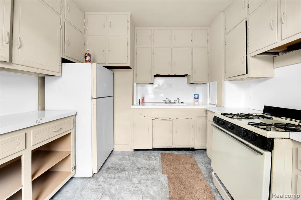 3902 FRENCH Road, Detroit, MI 48214 — Photo 9