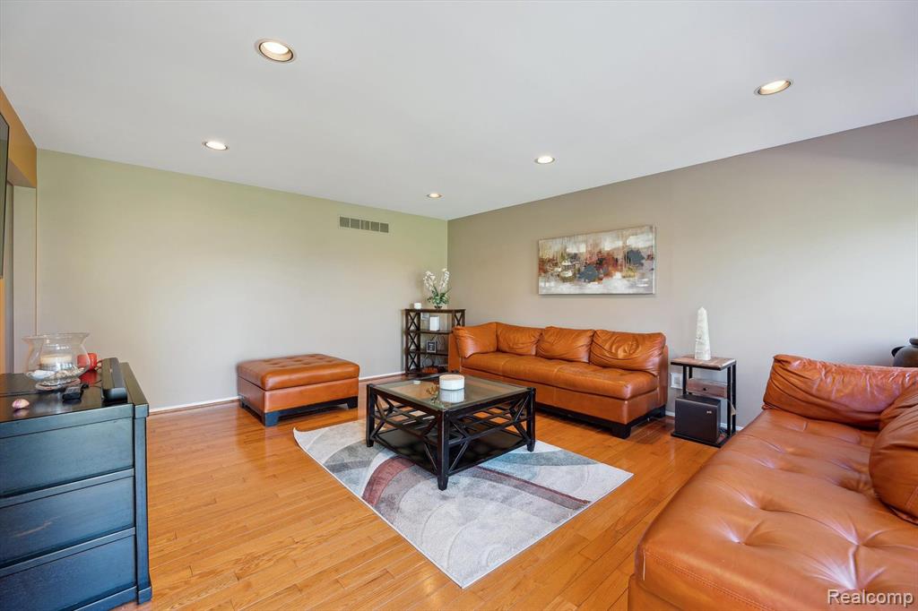 7039 Timberview Trail, West Bloomfield, MI — Photo 26