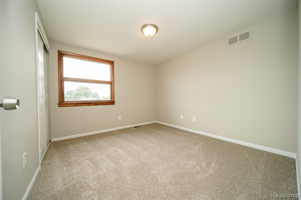 51784 Julies Drive, Clinton Twp, MI 48047 — Photo 39