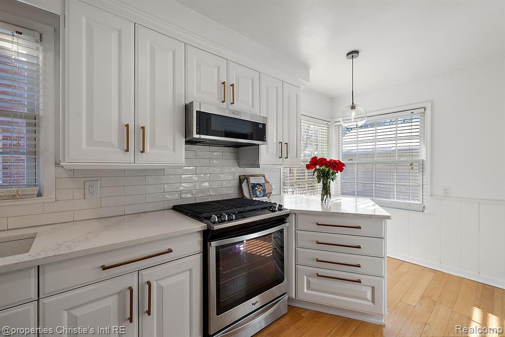 459 BOURNEMOUTH Circle, Grosse Pointe Farms, MI 48236 — Photo 15