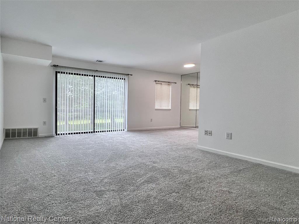 33911 Pondview Circle, Livonia, MI 48152 — Photo 6