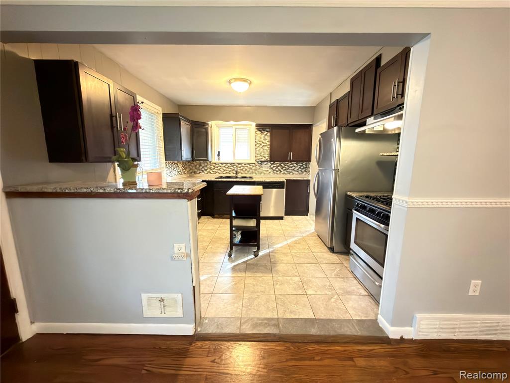 4436 Gertrude Street, Dearborn Heights, MI 48125 — Photo 5