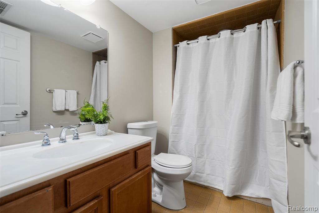 890 Darwin Place Court, Rochester Hills, MI 48307 — Photo 22