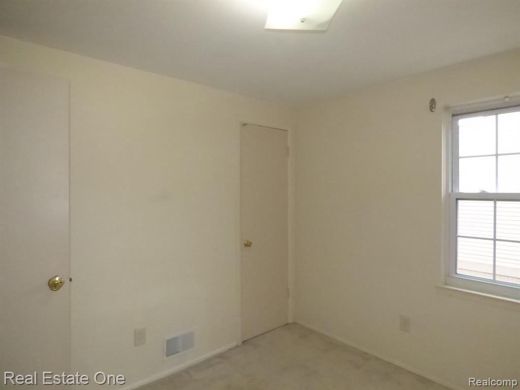 108 Princeton Drive, South Lyon, MI 48178 — Photo 16