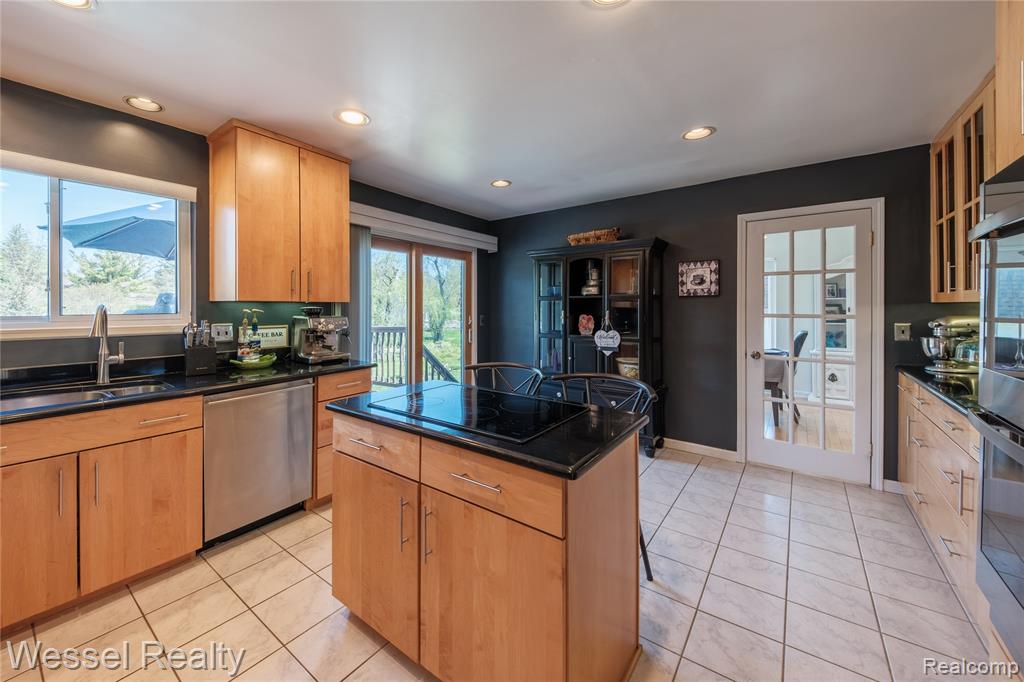 117 Coachlamp Road, Rochester, MI 48306 — Photo 15