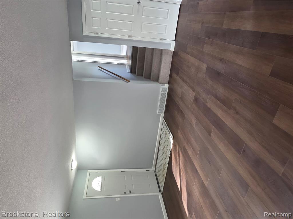 420 Sunnyside Drive, Flushing, MI 48433 — Photo 9