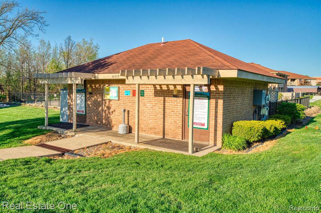 61121 GREENWOOD Drive, South Lyon, MI 48178 — Photo 22