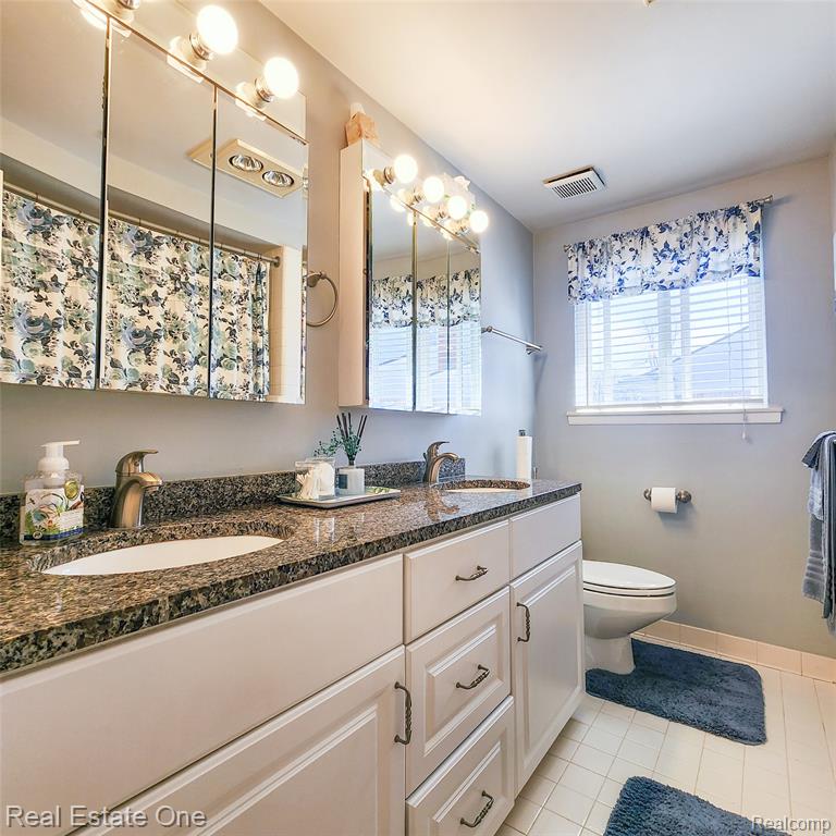 6942 Leslee Crest Drive, West Bloomfield, MI — Photo 27