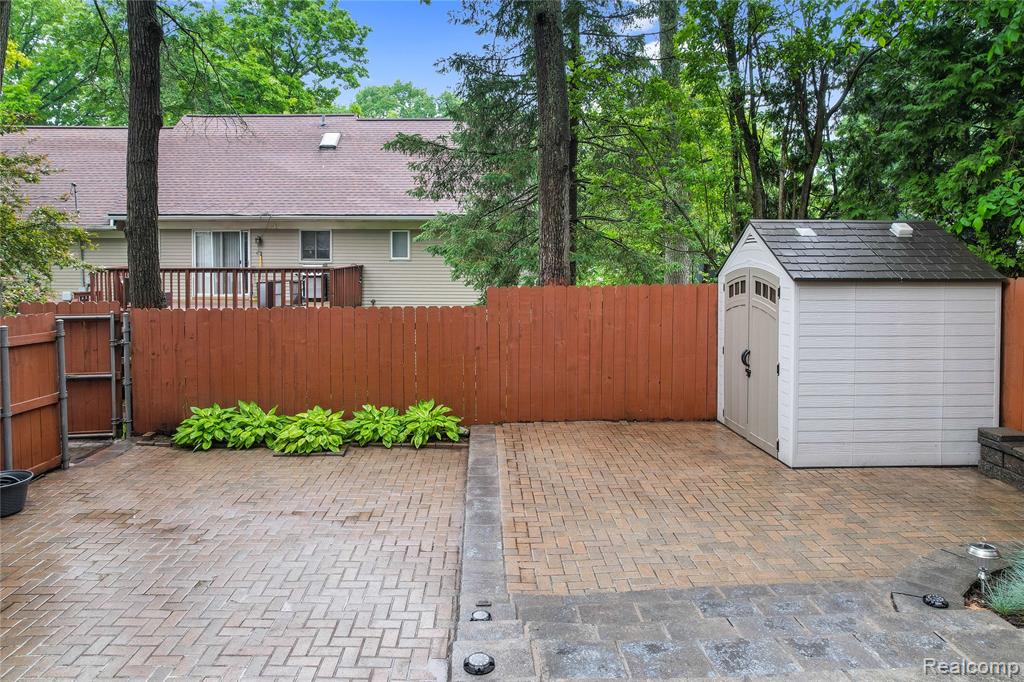 901 Ridge Road, Lake Orion, MI 48362 — Photo 12