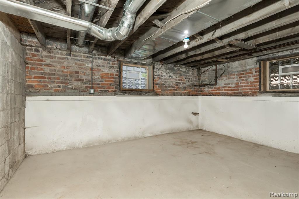 1583 Cadillac Boulevard, Detroit, MI 48214 — Photo 44