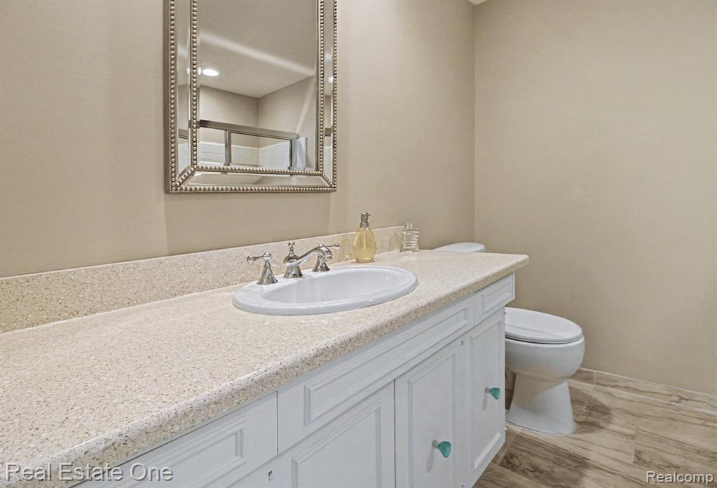 7174 Creeks Crossing, West Bloomfield, MI — Photo 16