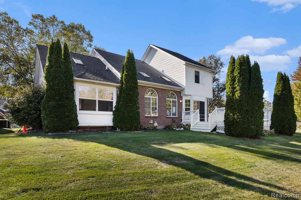26659 Pepperwood Drive, Woodhaven, MI 48183 — Photo 24