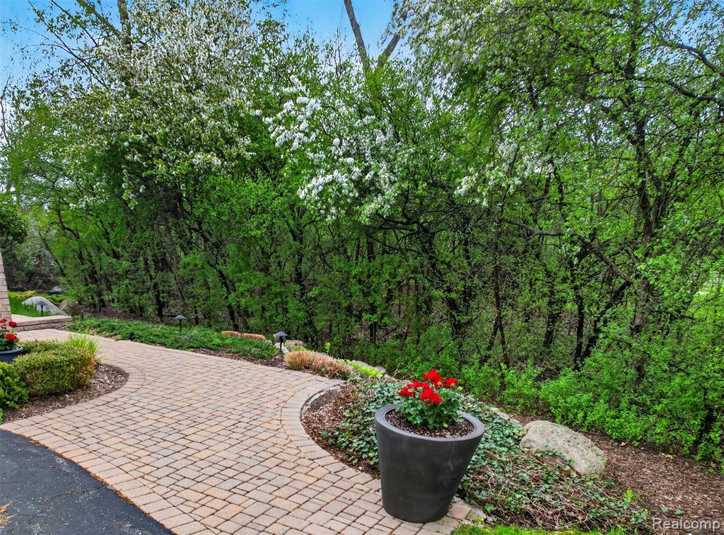 5044 Christy Court, Troy, MI 48098 — Photo 5